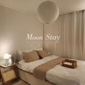 Moon Stay